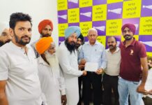 कैबिनेट मंत्री बरिन्दर गोयल ने लहरा हलके की पंचायतों को 44 लाख रुपये के अनुदान चेक वितरित किए।