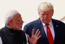 ट्रंप का टैरिफ बम फूटने से भारत की बढ़ी मुश्किल! Amazon, वॉलमार्ट ने रोके ऑर्डर, अरबों का हो सकता है नुकसान!