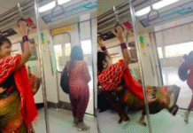 Delhi Metro में ये कैसी हरकत! महिला ने लड़की को उछलकर मारी लात, गेट के बाहर गिर गई