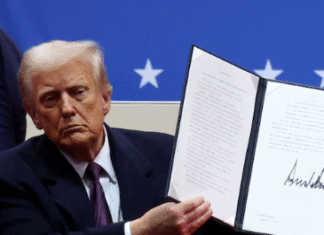 अमेरिका में शरणार्थियों पर शिकंजा! ट्रंप ने ग्रीन कार्ड आवेदकों को भी हिरासत में लेने का दिया आदेश