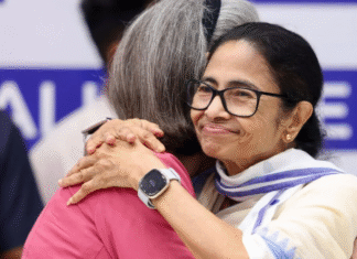 सोनिया गांधी की शरण में ममता बनर्जी, इंडिया गठबंधन की बैठक में UP चुनाव की भी दिखी झलक, अखिलेश का बढ़ा कद